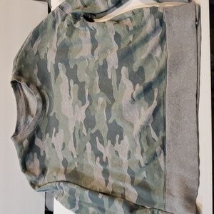 Time & Tru Camo Sweatshirt XL Green Gray  Camouflage Sweatshirt